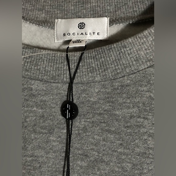 Nordstrom SOCIALITE Gray Cropped NWT Sweatshirt🌷🌷 - Picture 3 of 5
